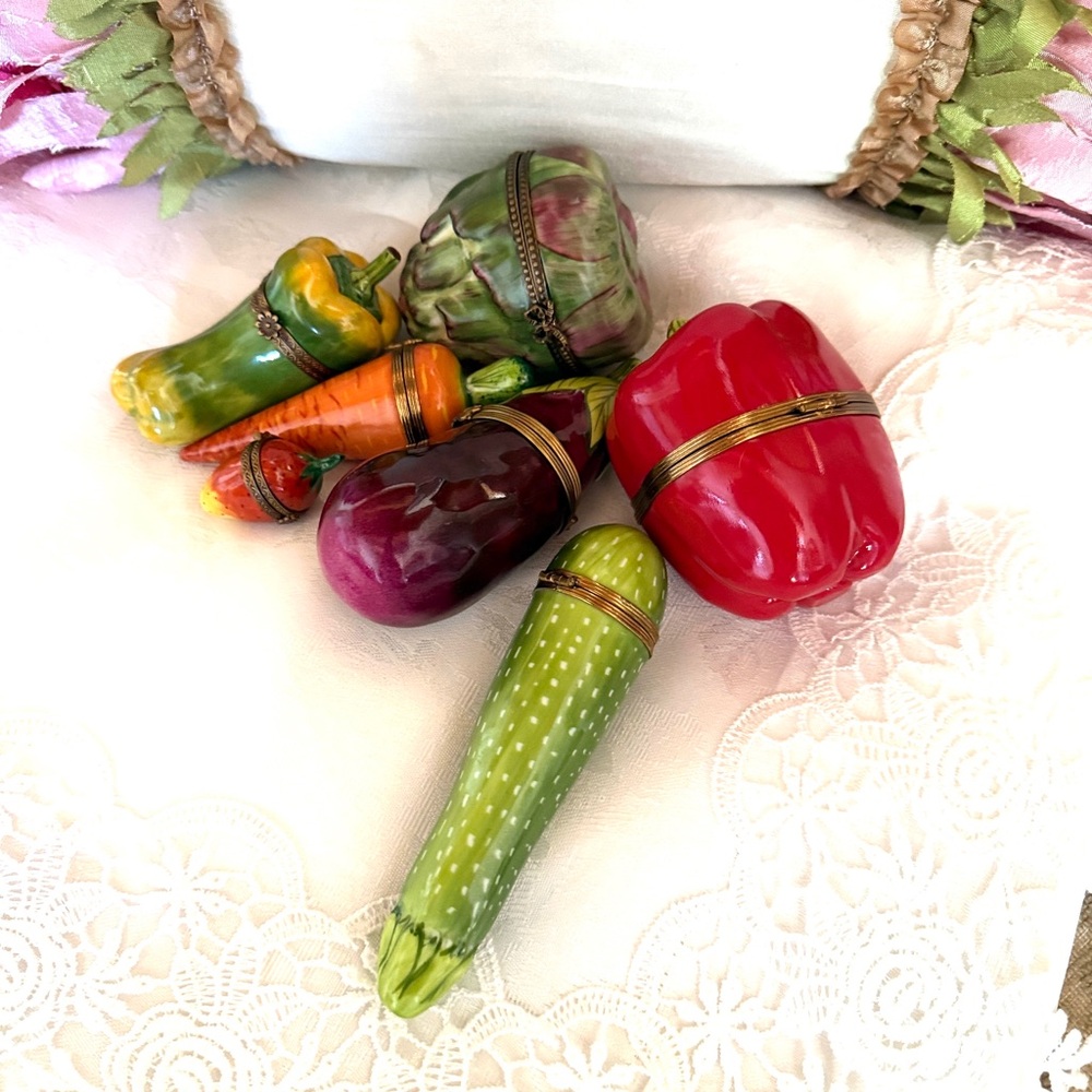 Limoges Hand-Painted Cornucopia of colorful vegetables. - Picture 3 of 8